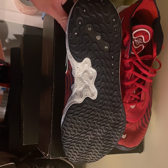 only wear ones too big for me size 12 US no OG boxes and insoles - Picture 2 of 3